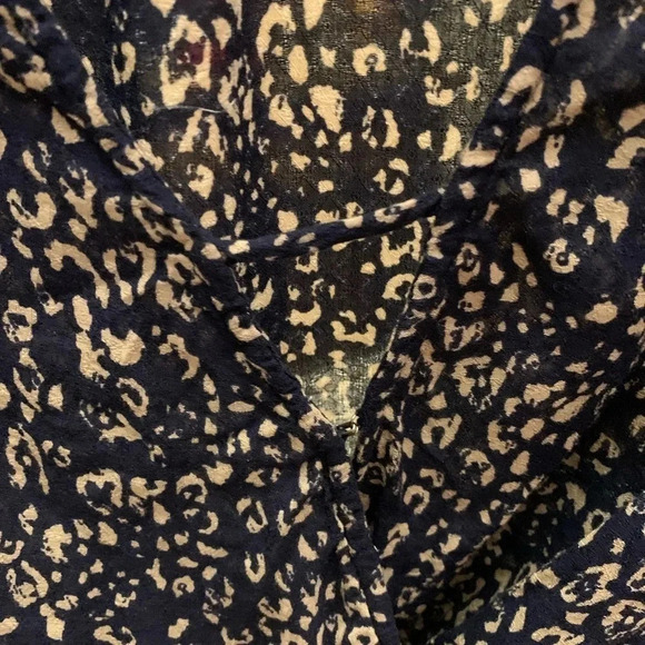 UO Cropped Key Hole Twist Front Faux Wrap Navy Tan Cheetah Print Top Size S - Picture 4 of 7